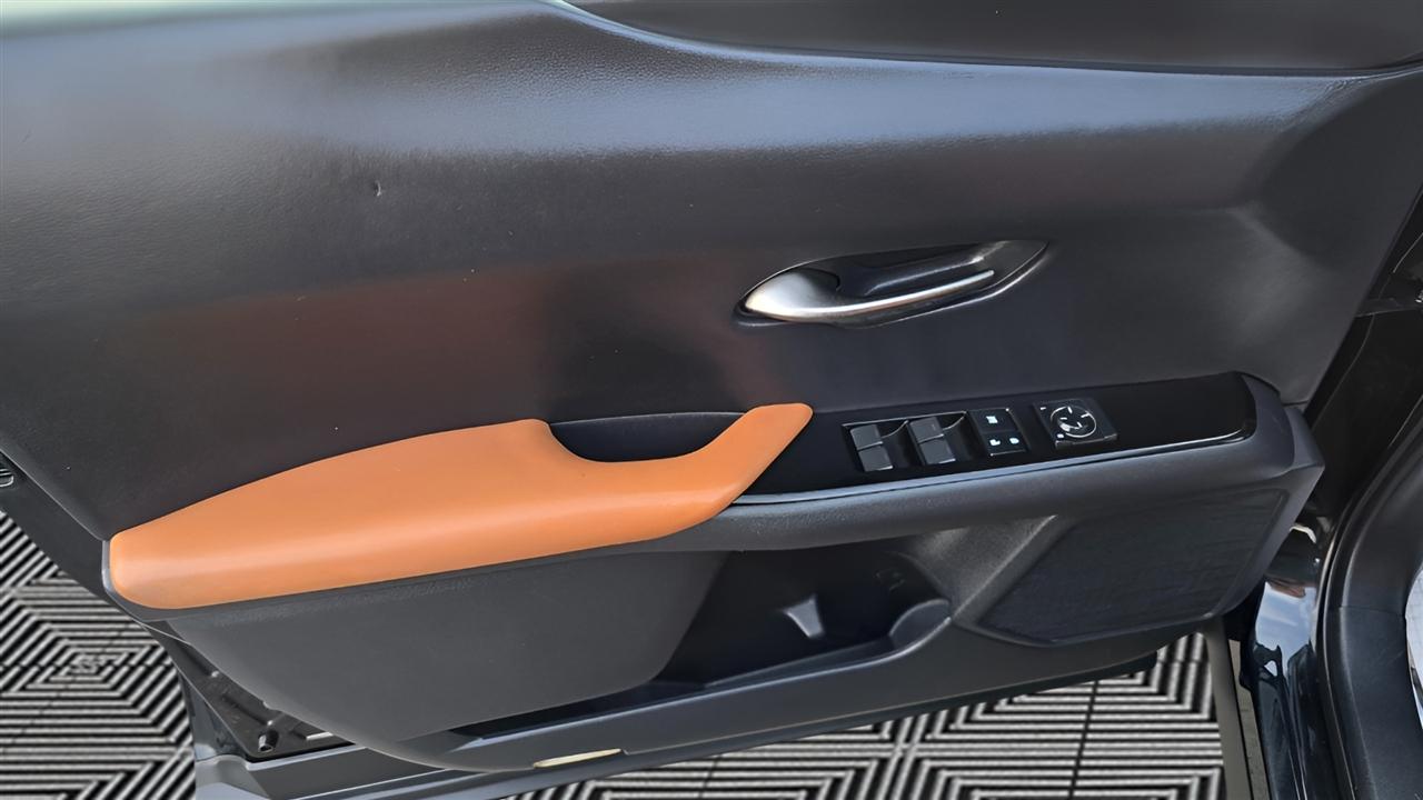 Lexus UX 200 Luxury 2019