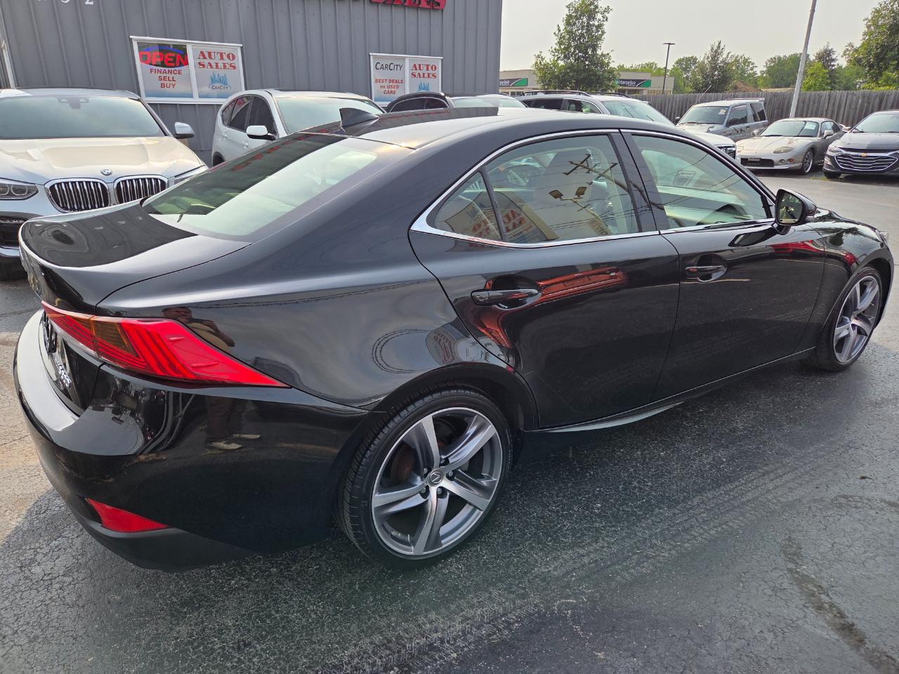 Lexus IS 300 RWD 2018