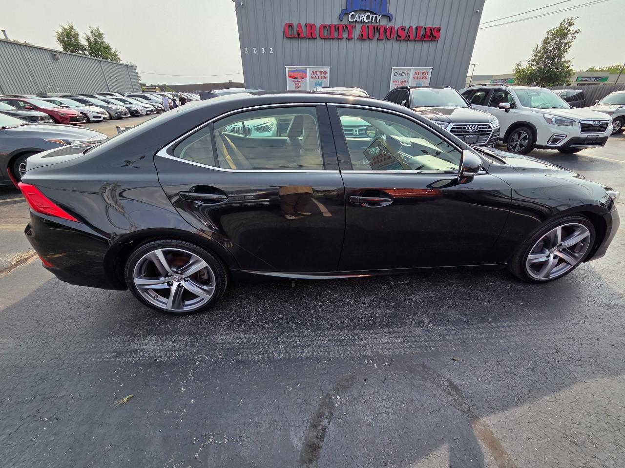 Lexus IS 300 RWD 2018
