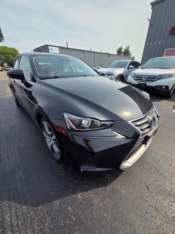 Lexus IS 300 RWD 2018