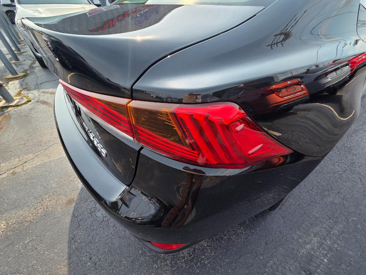 Lexus IS 300 RWD 2018