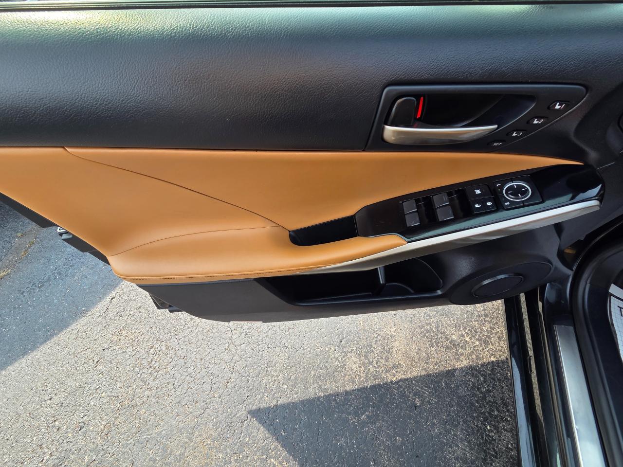 Lexus IS 300 RWD 2018