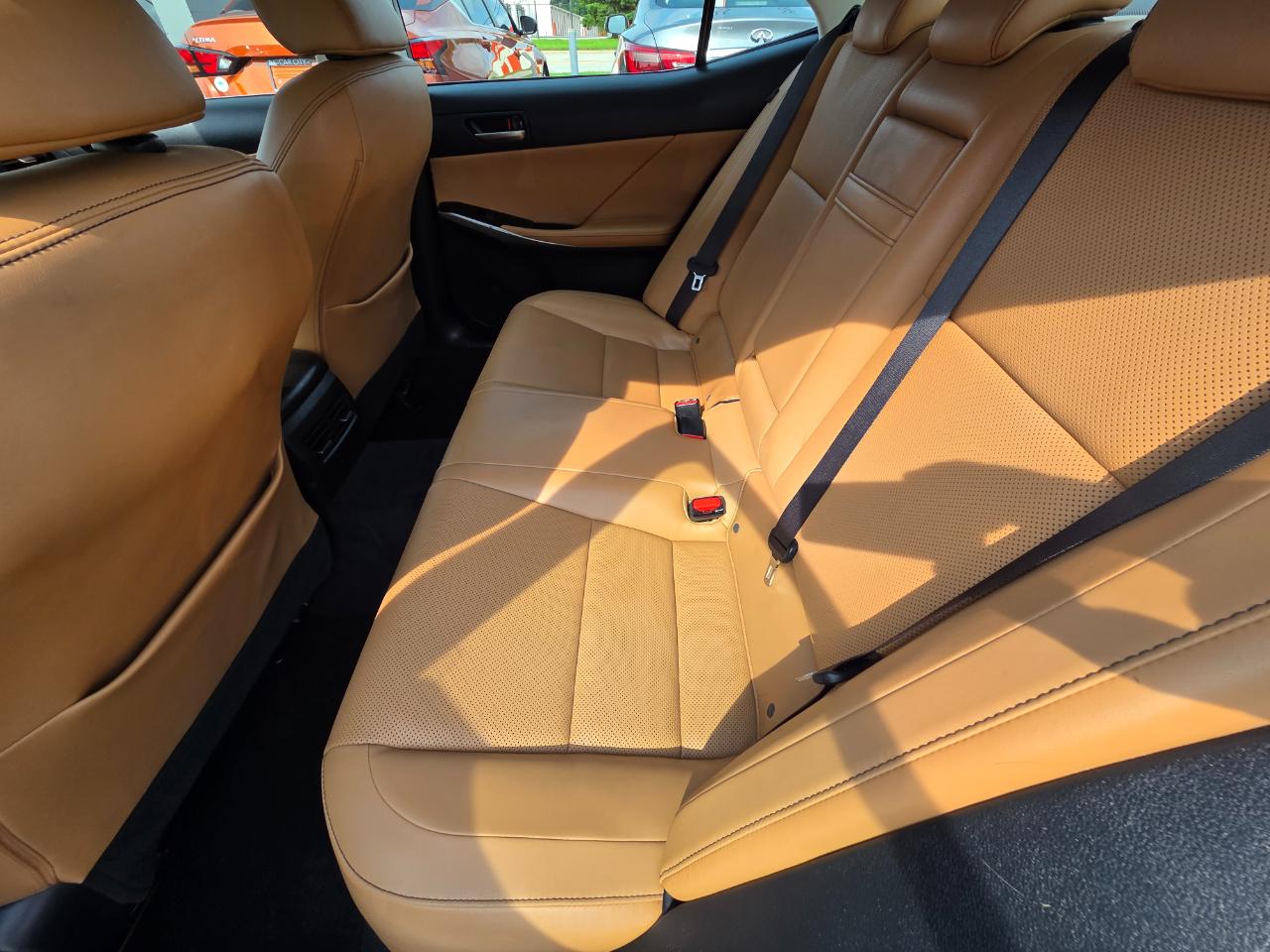 Lexus IS 300 RWD 2018