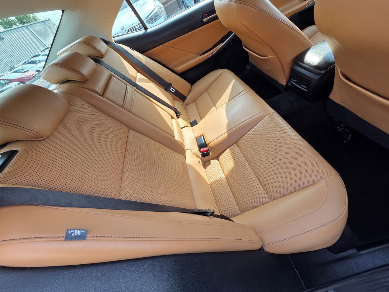 Lexus IS 300 RWD 2018