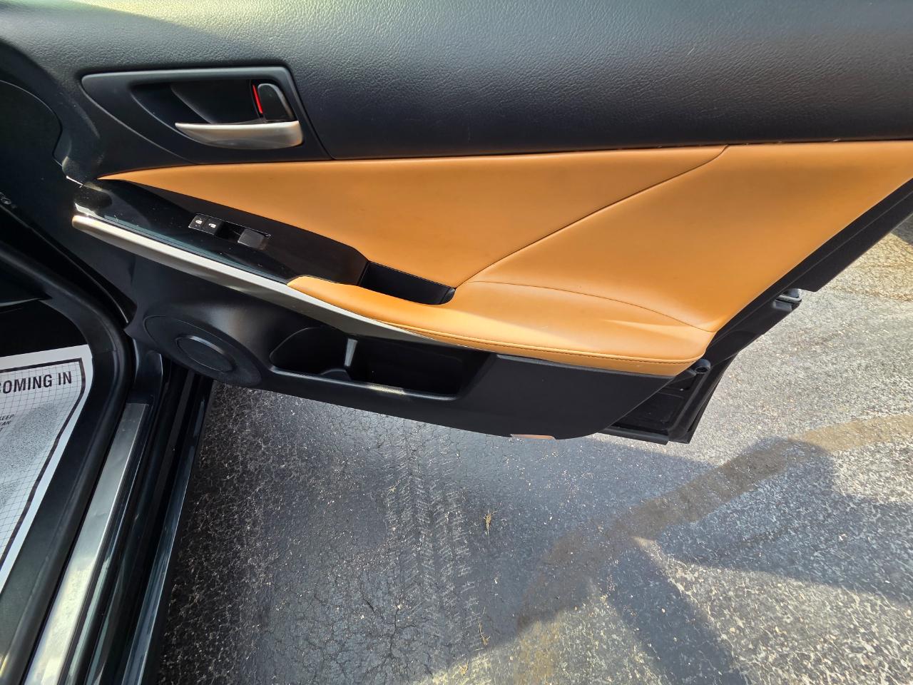 Lexus IS 300 RWD 2018