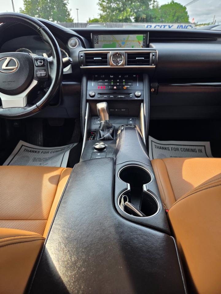 Lexus IS 300 RWD 2018