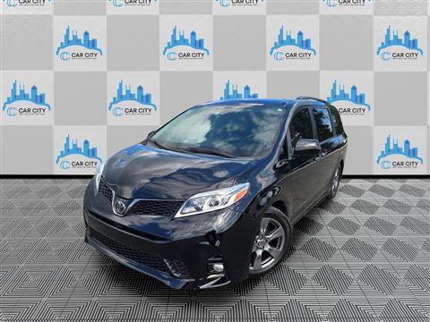 2018 Toyota Sienna SE 8-Passenger