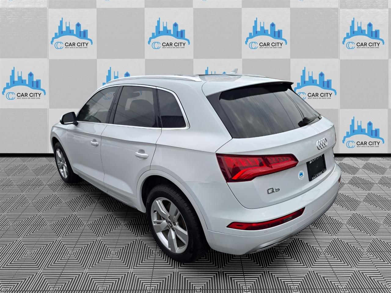 Audi Q5 2.0T Premium Plus quattro 2019