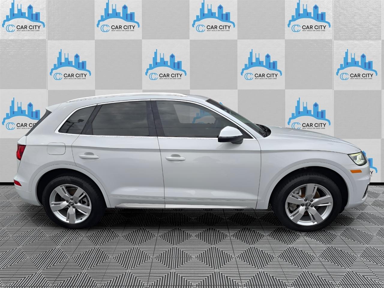 Audi Q5 2.0T Premium Plus quattro 2019