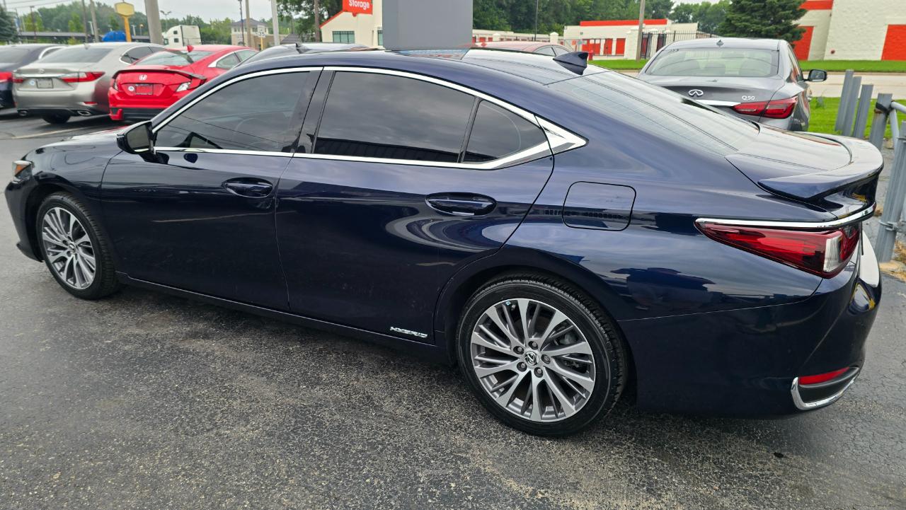 Lexus ES 300h Base 2021