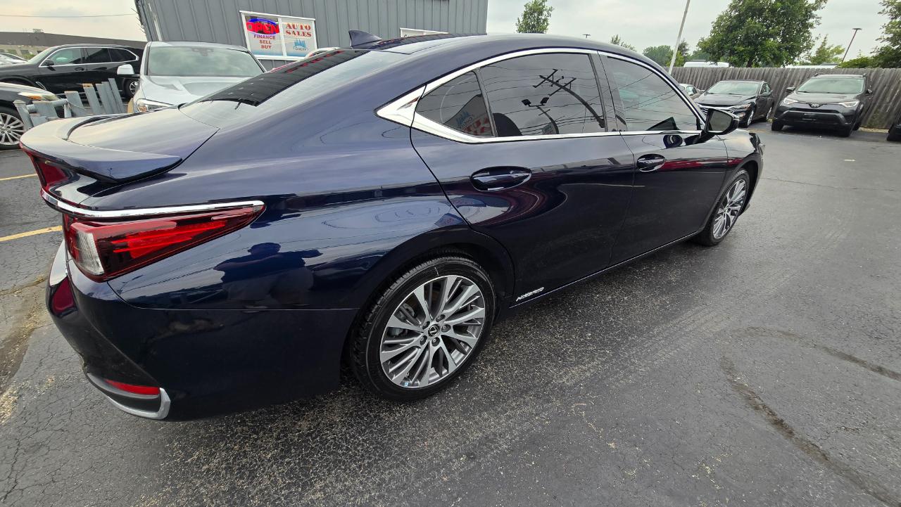 Lexus ES 300h Base 2021