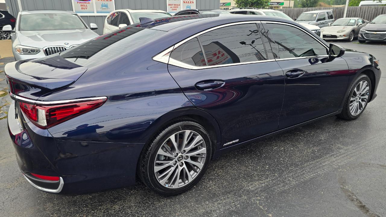 Lexus ES 300h Base 2021