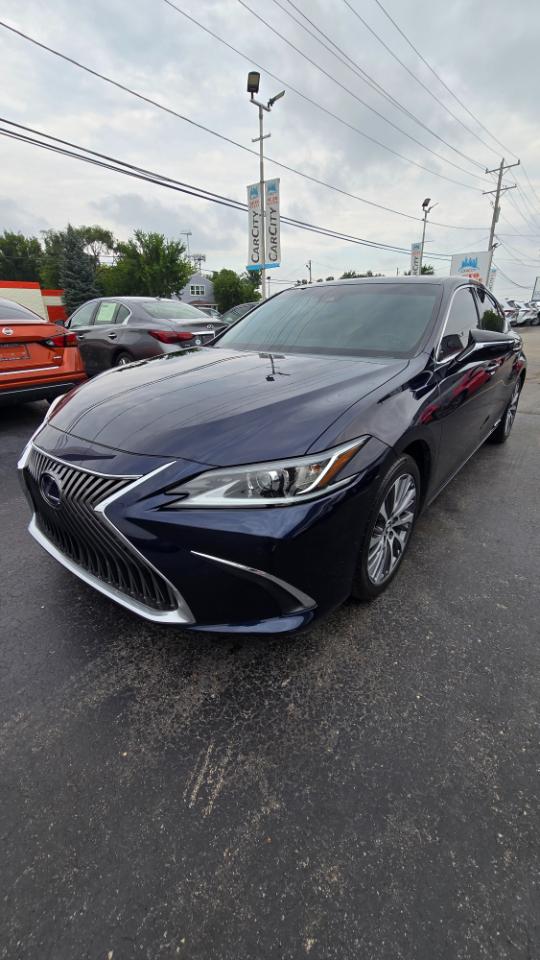 Lexus ES 300h Base 2021