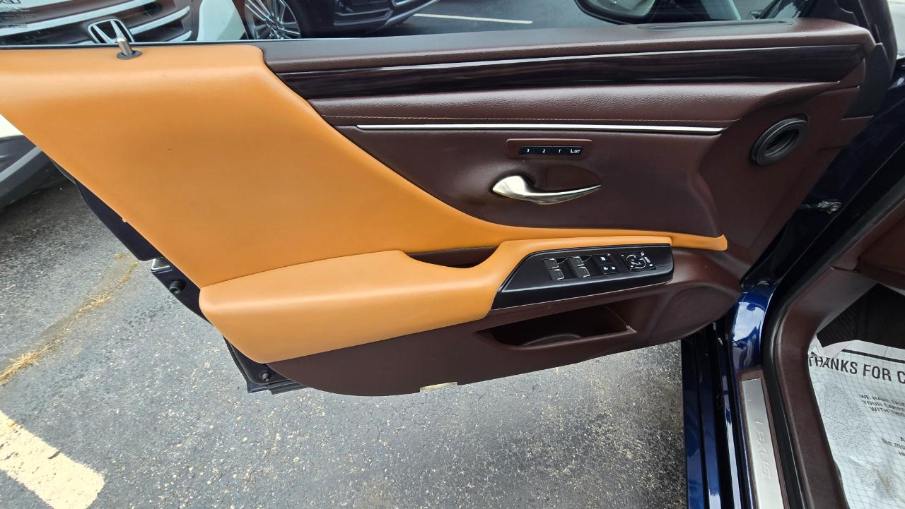 Lexus ES 300h Base 2021