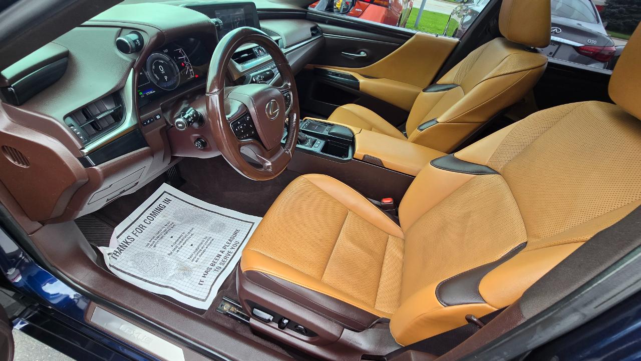 Lexus ES 300h Base 2021