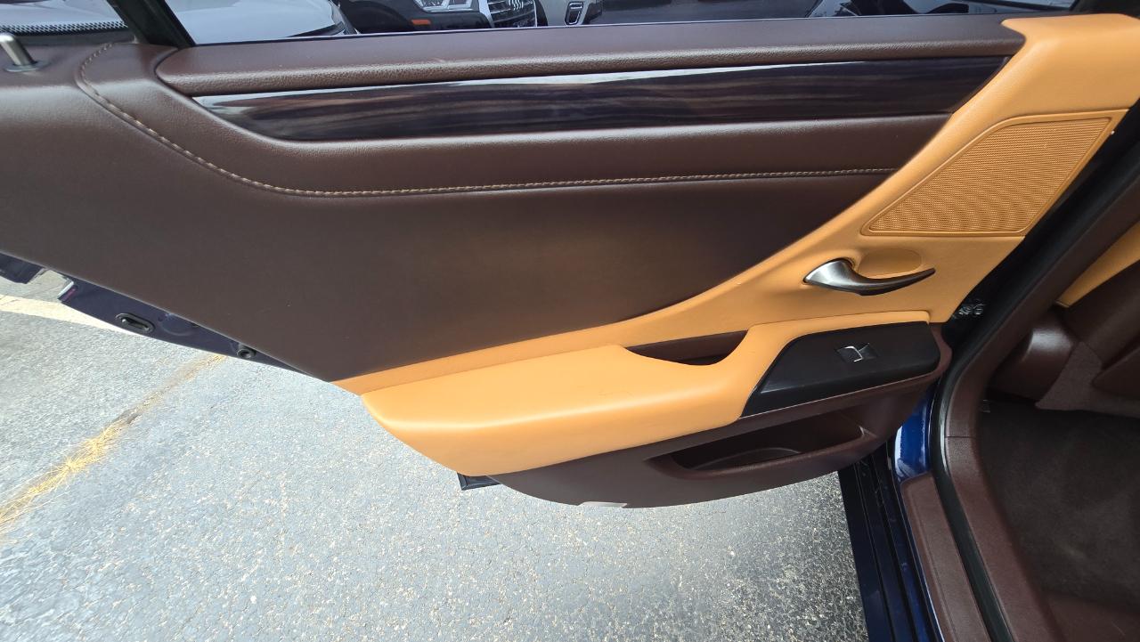 Lexus ES 300h Base 2021