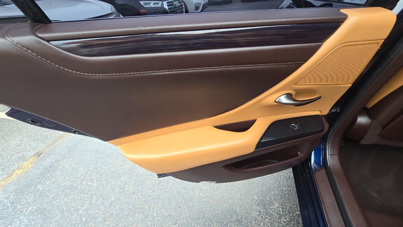 Lexus ES 300h Base 2021