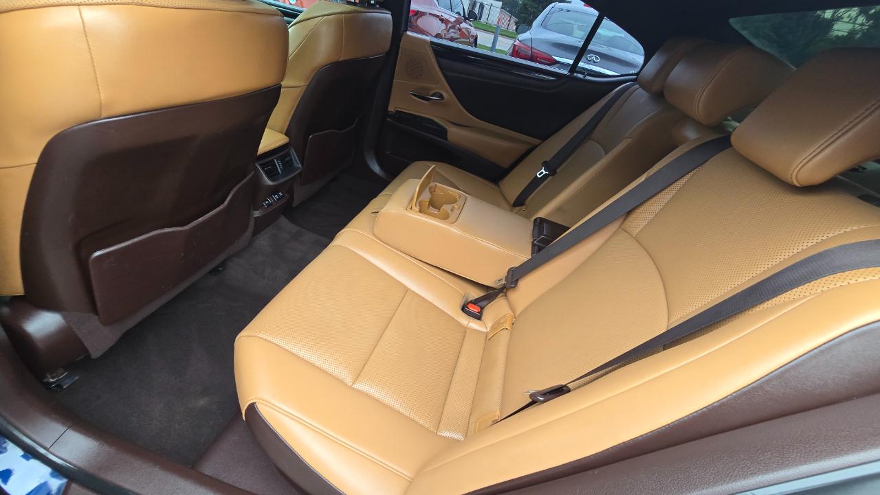 Lexus ES 300h Base 2021