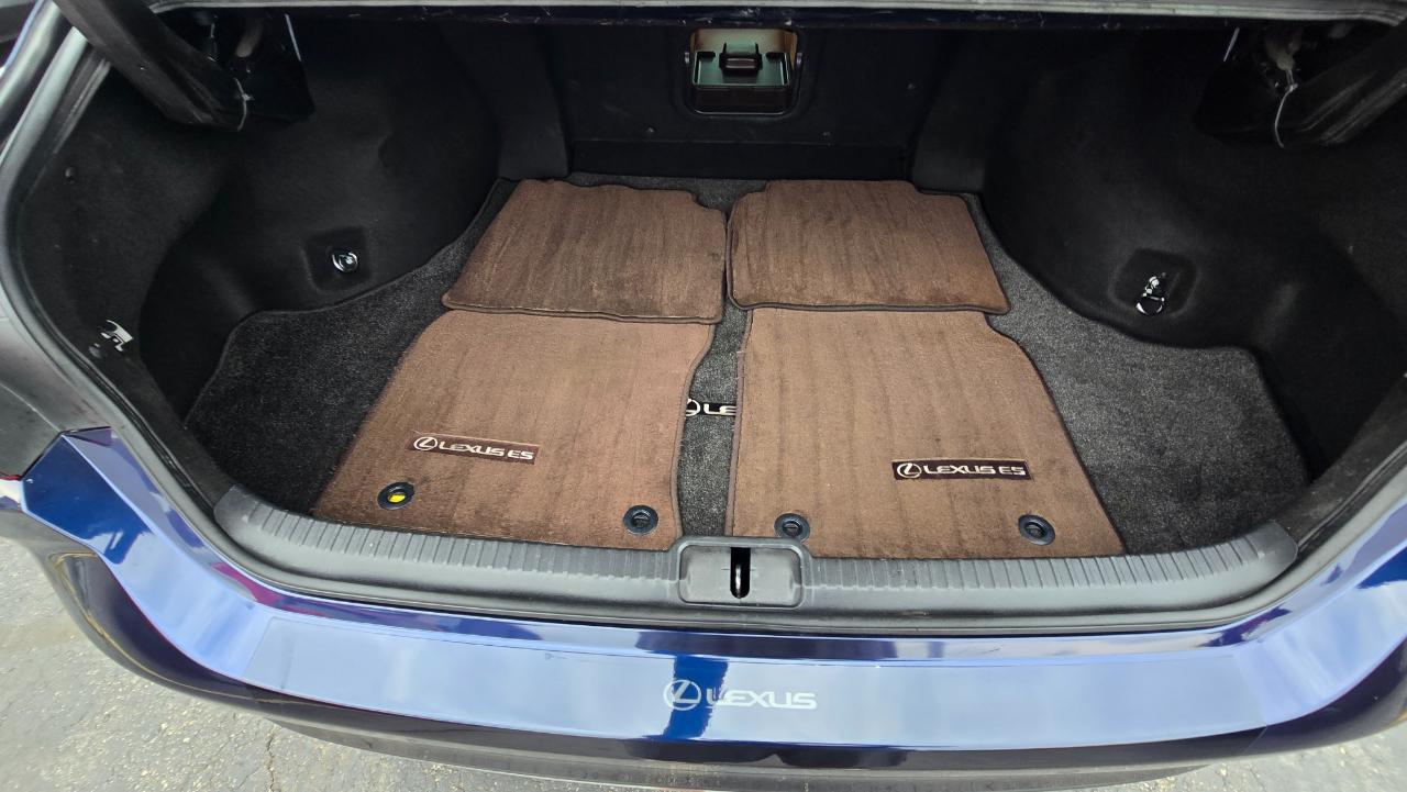 Lexus ES 300h Base 2021
