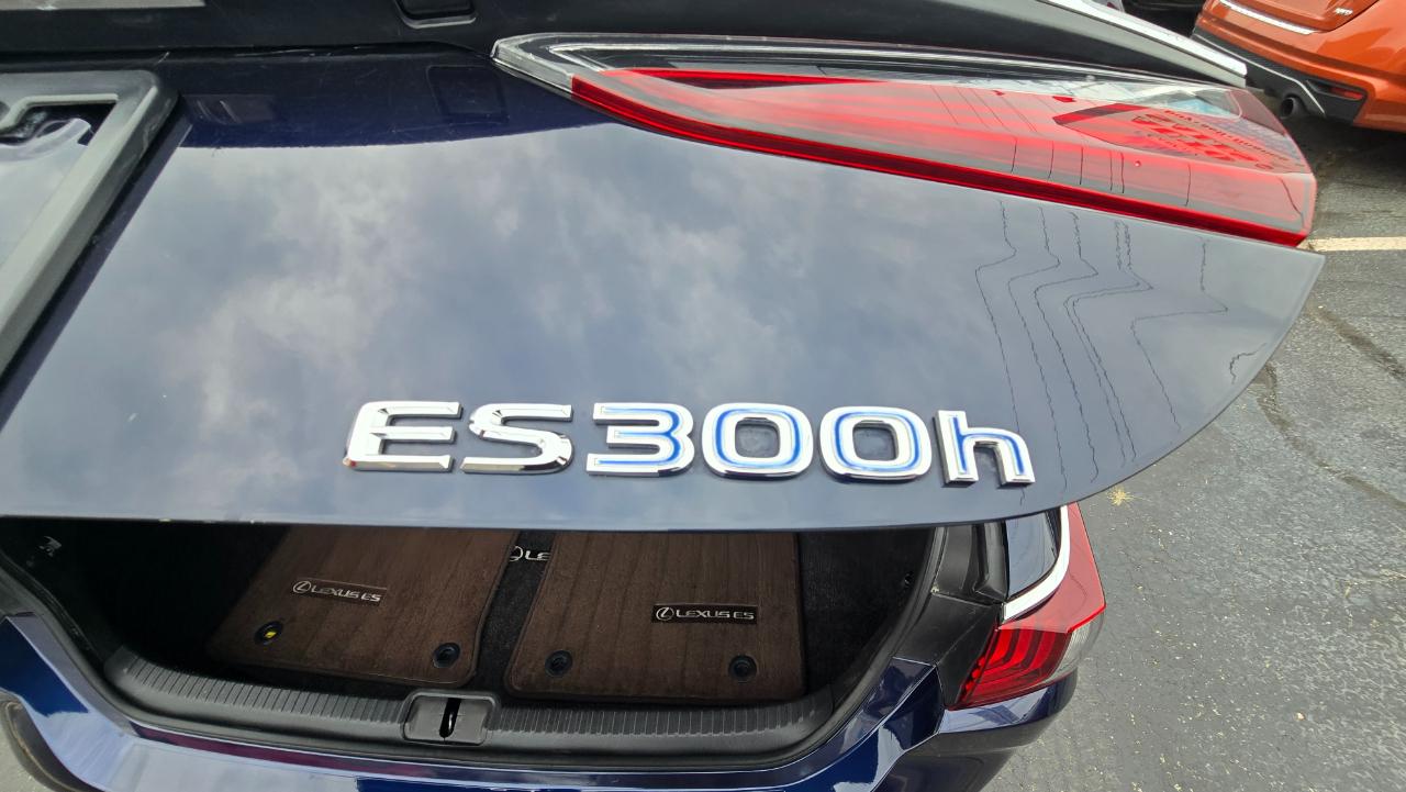 Lexus ES 300h Base 2021