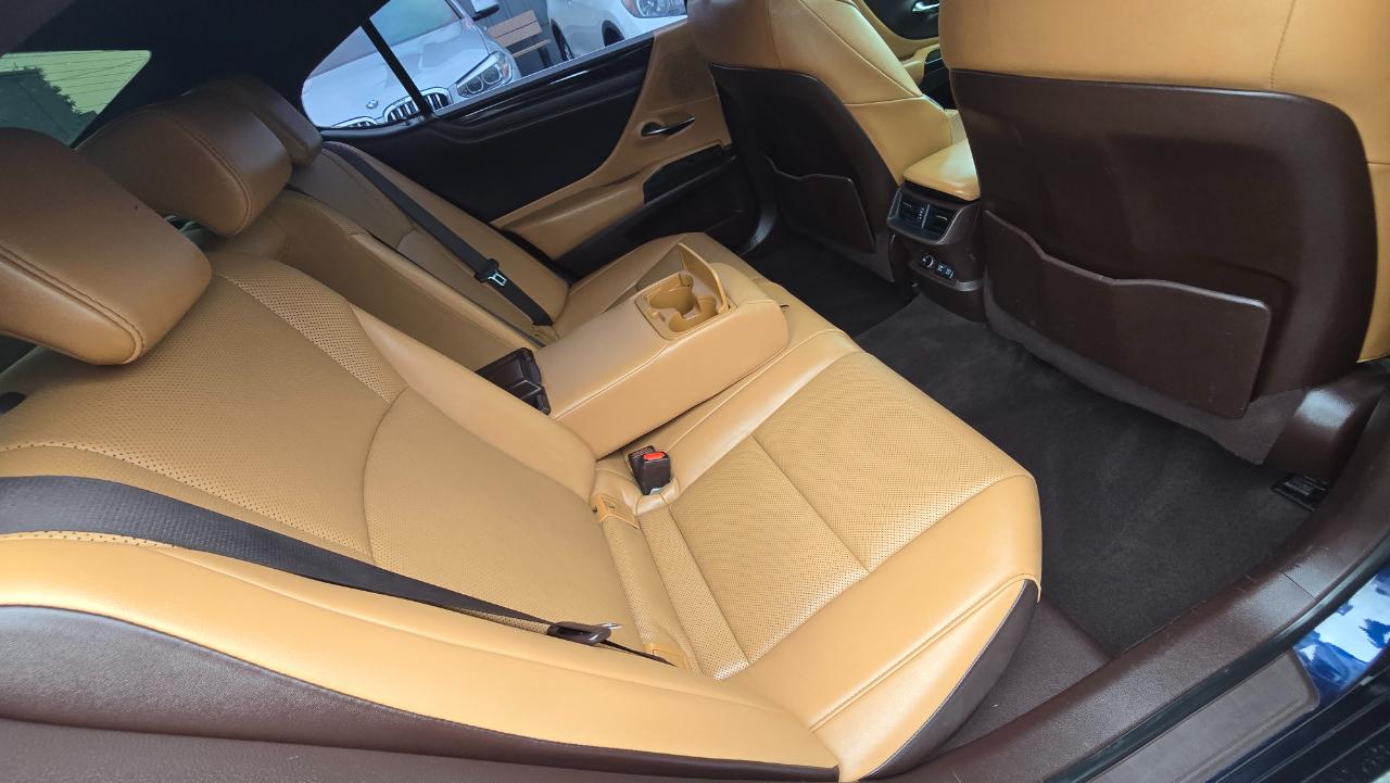 Lexus ES 300h Base 2021
