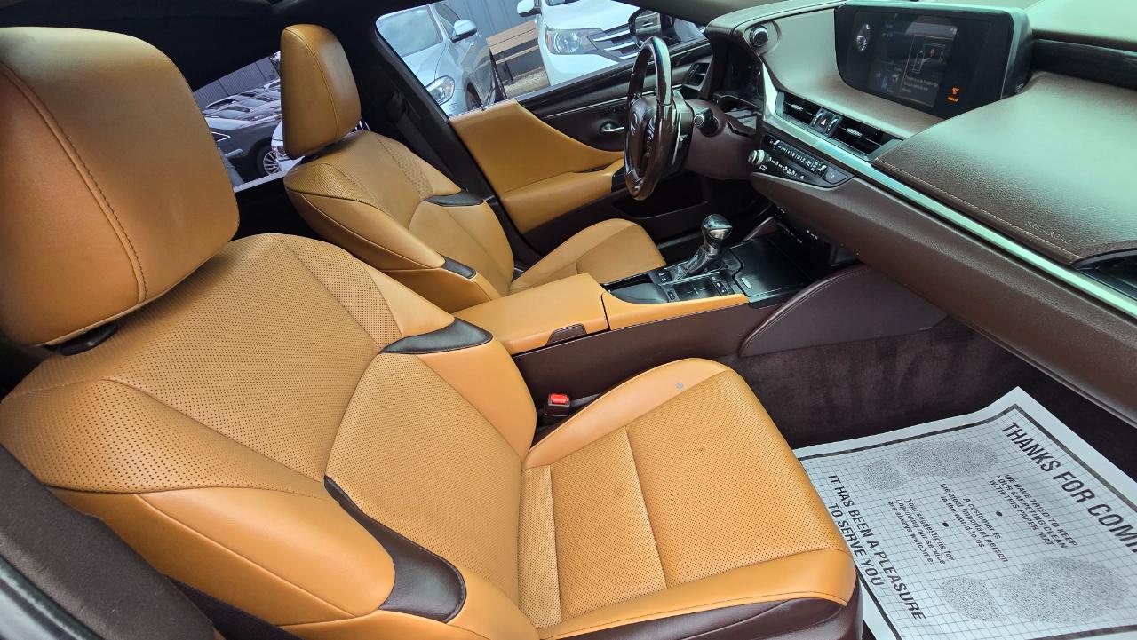 Lexus ES 300h Base 2021