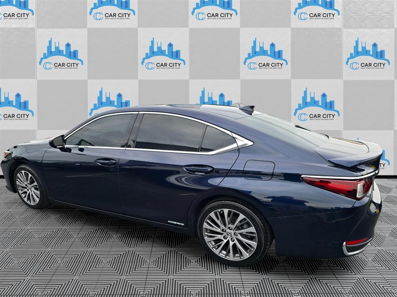 Lexus ES 300h Luxury 2021