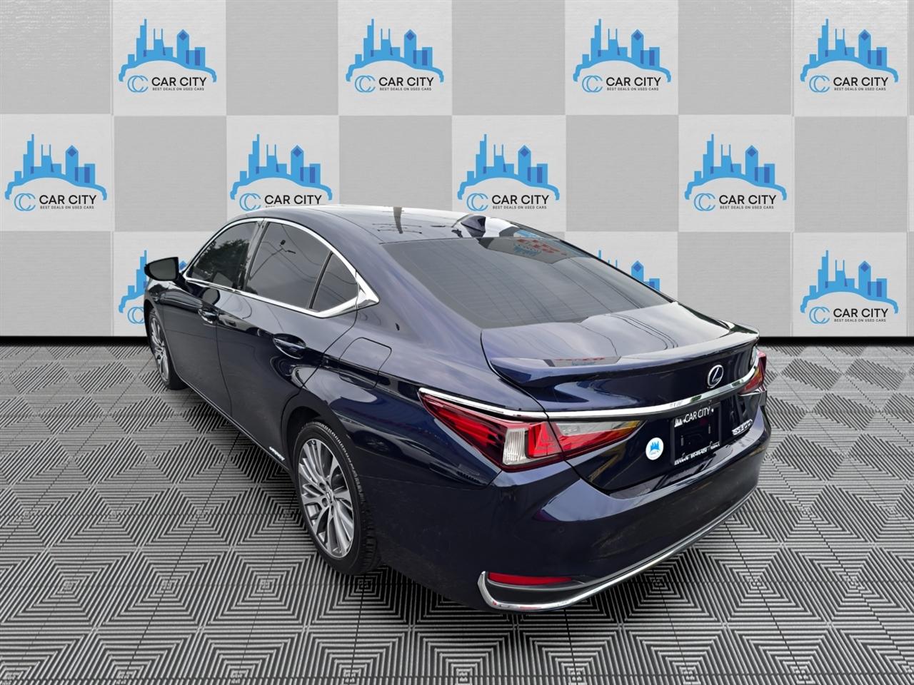 Lexus ES 300h Luxury 2021