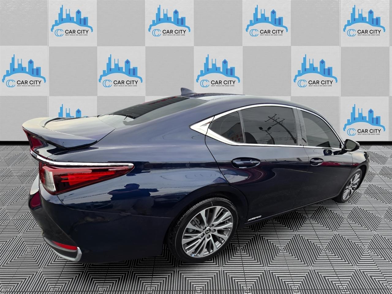 Lexus ES 300h Luxury 2021