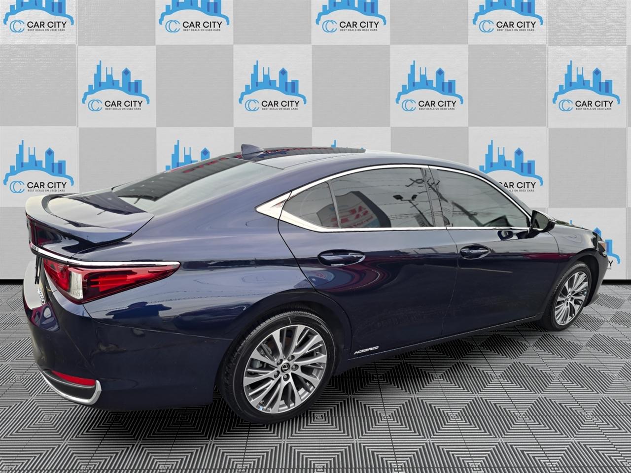 Lexus ES 300h Luxury 2021