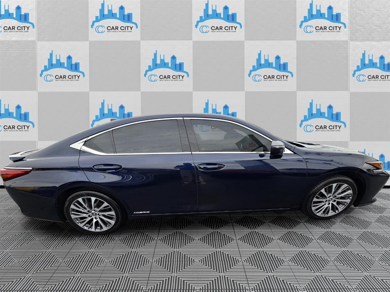 Lexus ES 300h Luxury 2021