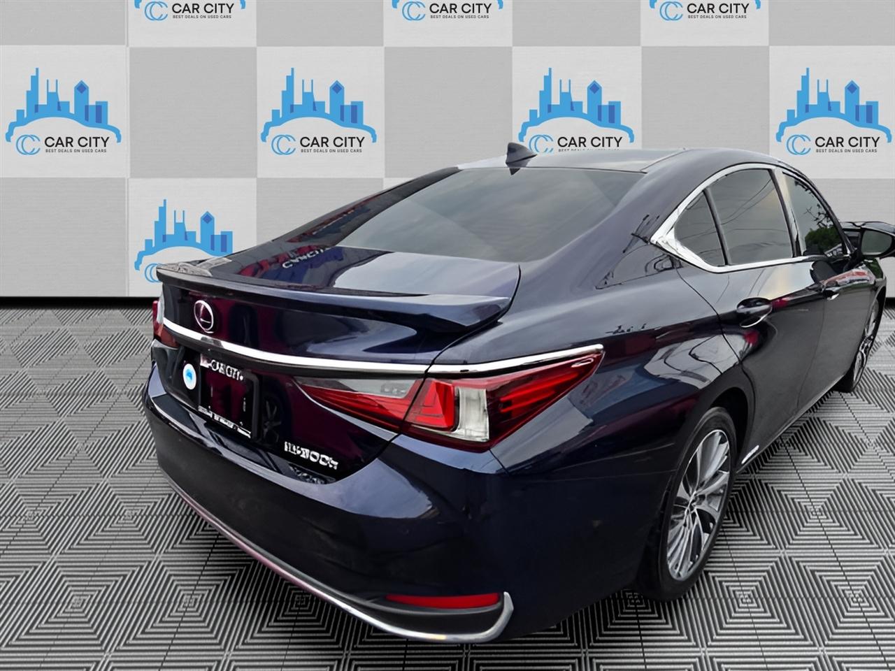 Lexus ES 300h Luxury 2021