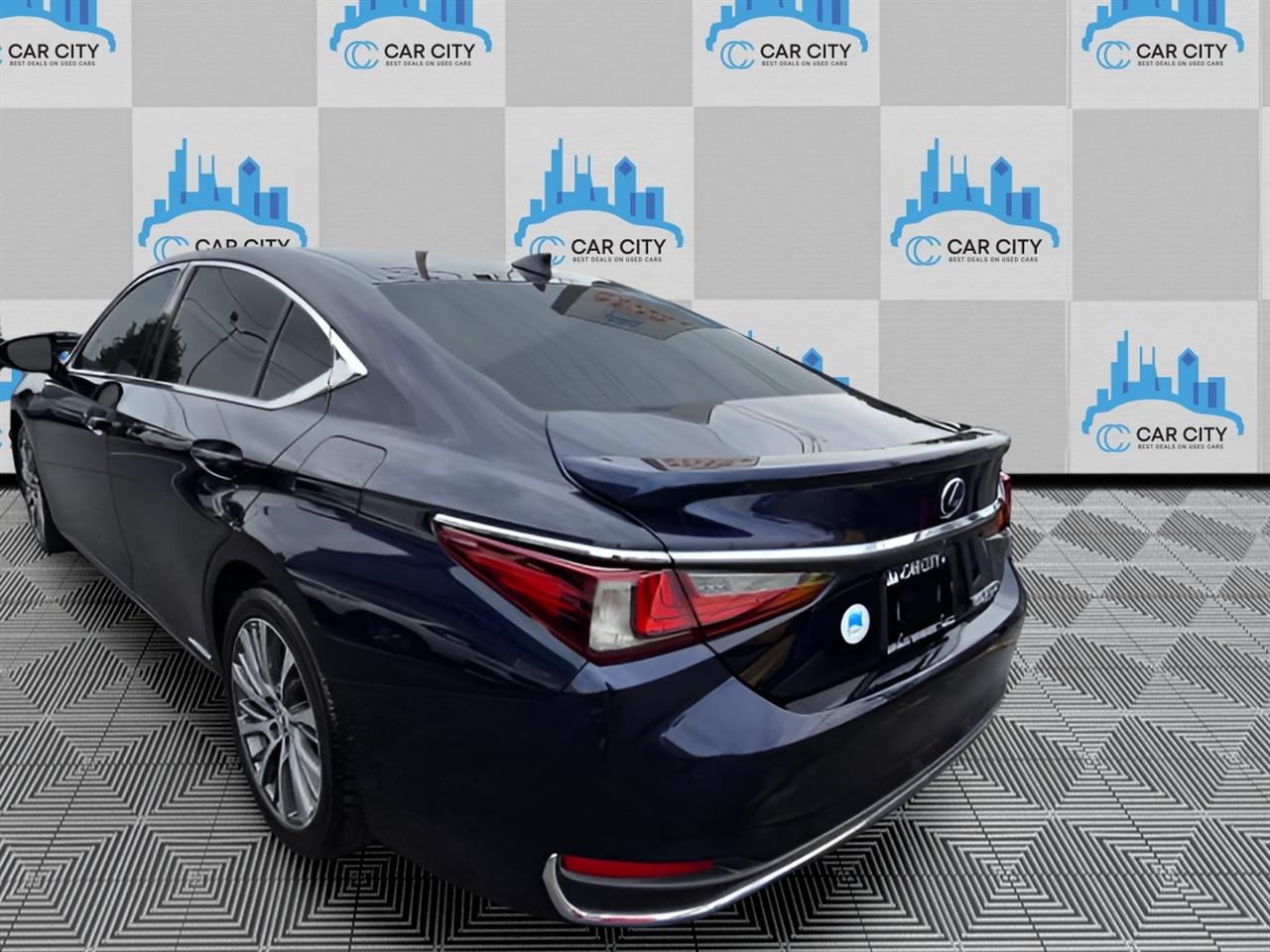 Lexus ES 300h Luxury 2021