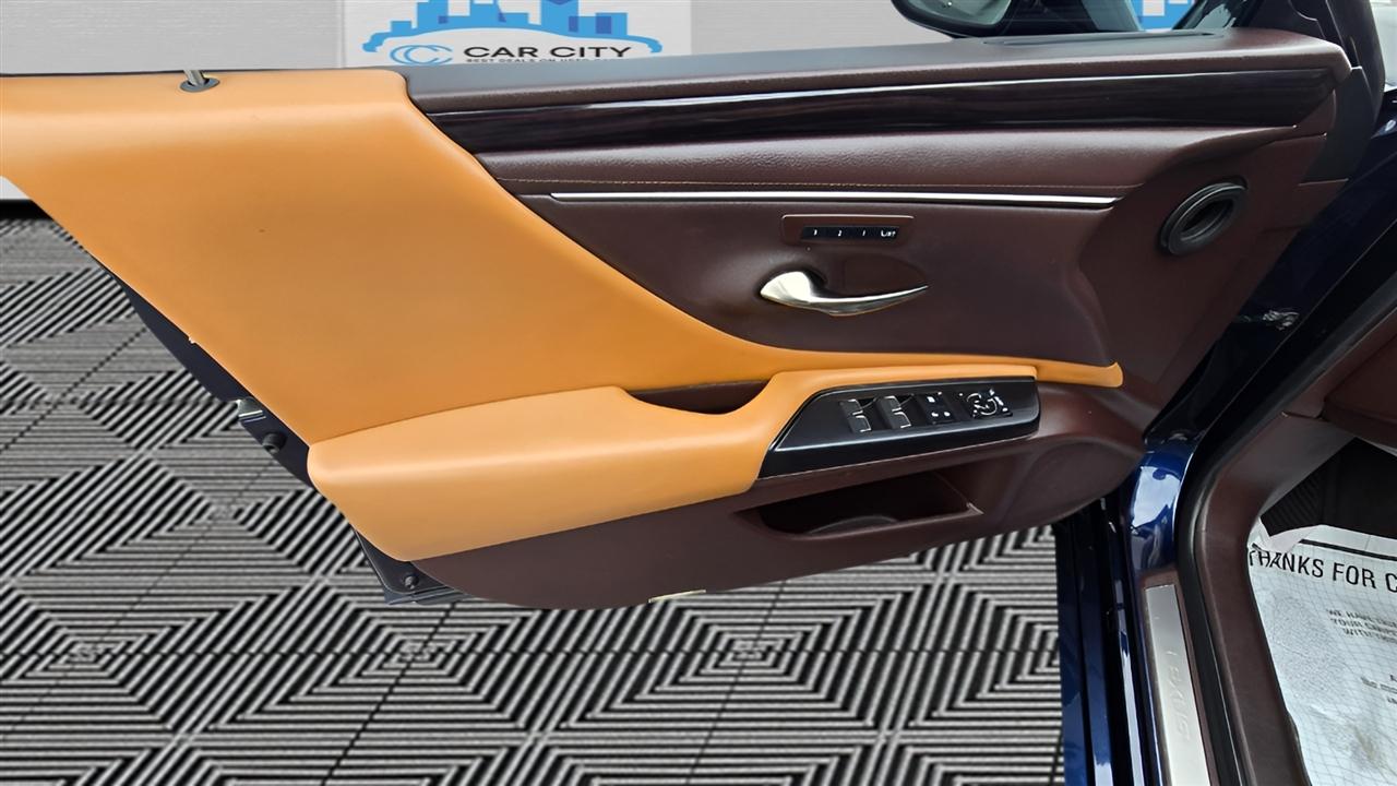 Lexus ES 300h Luxury 2021