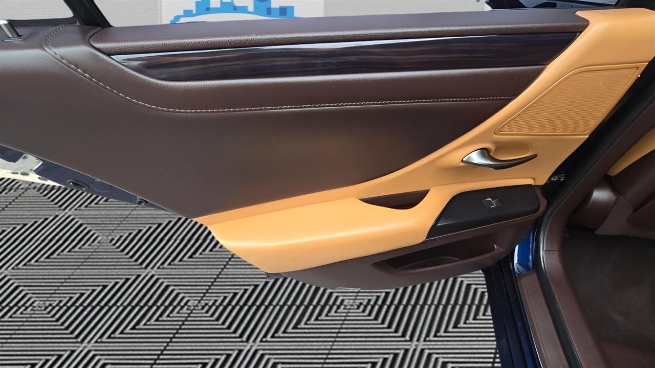 Lexus ES 300h Luxury 2021