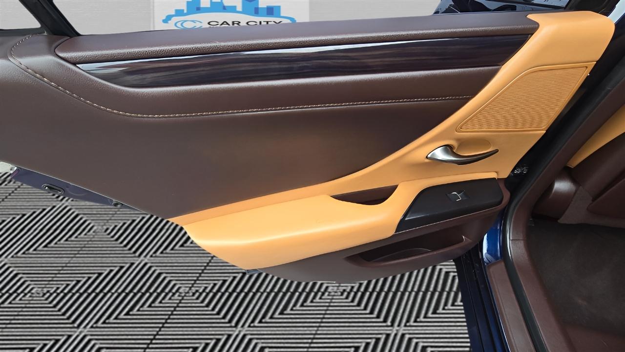 Lexus ES 300h Luxury 2021
