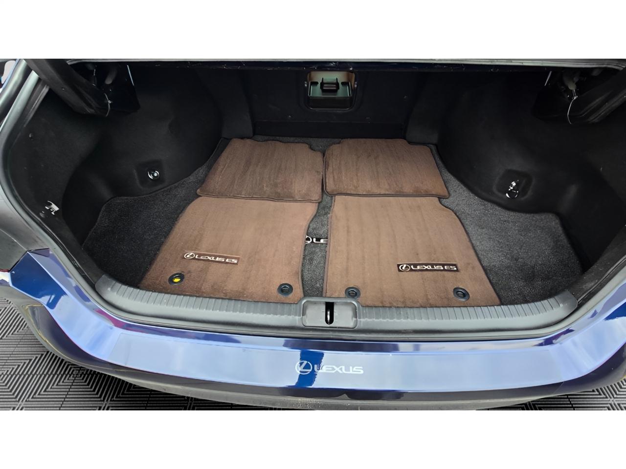 Lexus ES 300h Luxury 2021