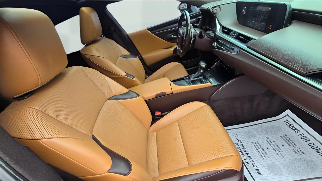 Lexus ES 300h Luxury 2021