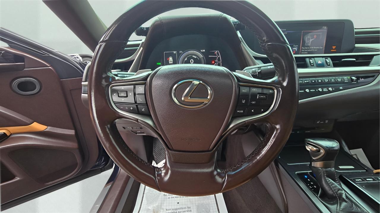 Lexus ES 300h Luxury 2021