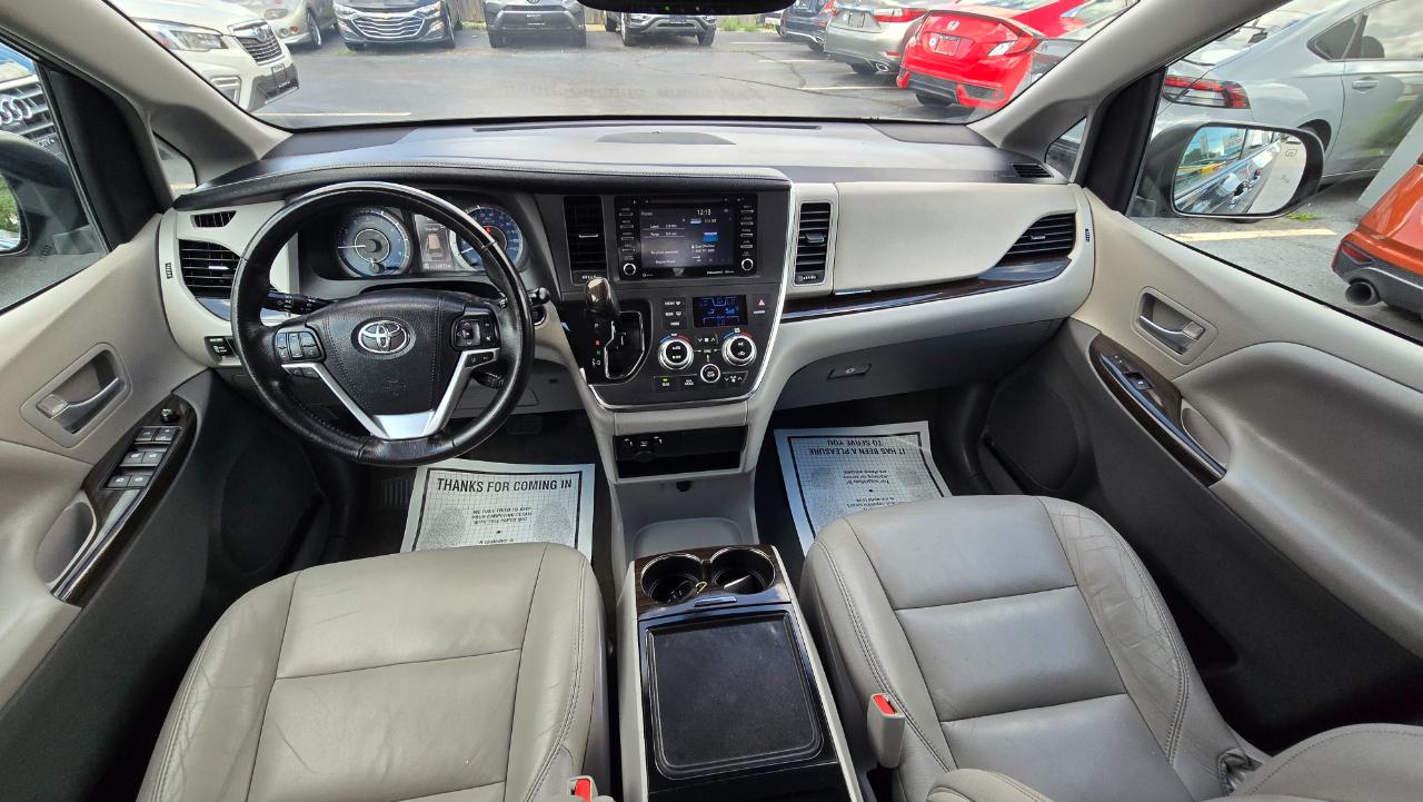Toyota Sienna Limited Premium 7-Passenger 2018