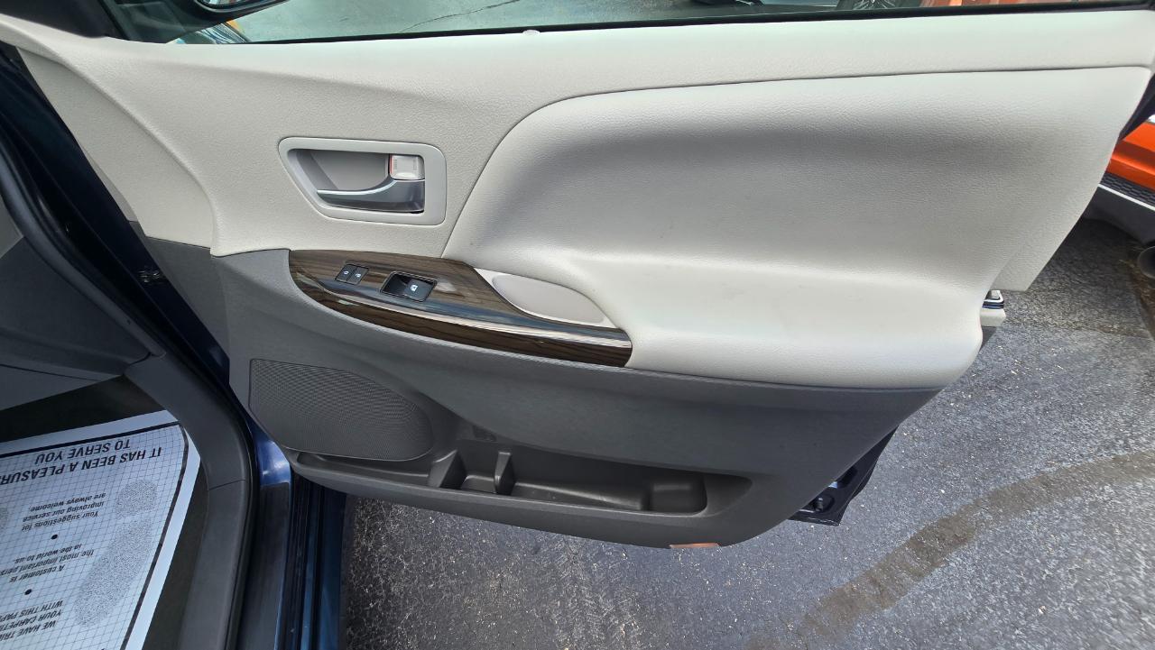 Toyota Sienna Limited Premium 7-Passenger 2018