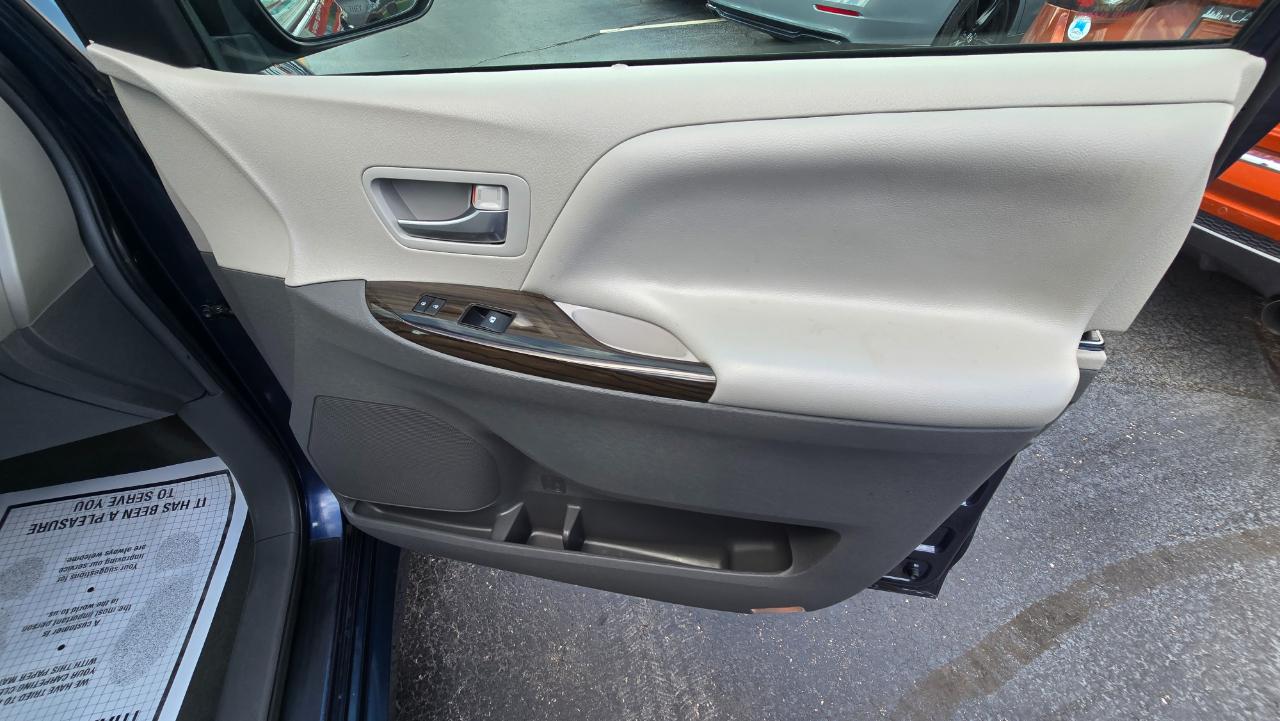 Toyota Sienna Limited Premium 7-Passenger 2018