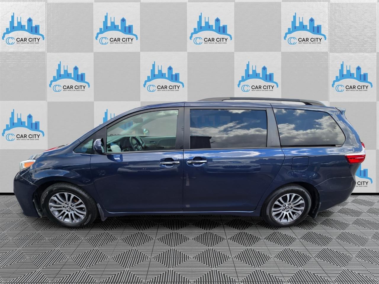 Toyota Sienna Limited Premium 7-Passenger 2018