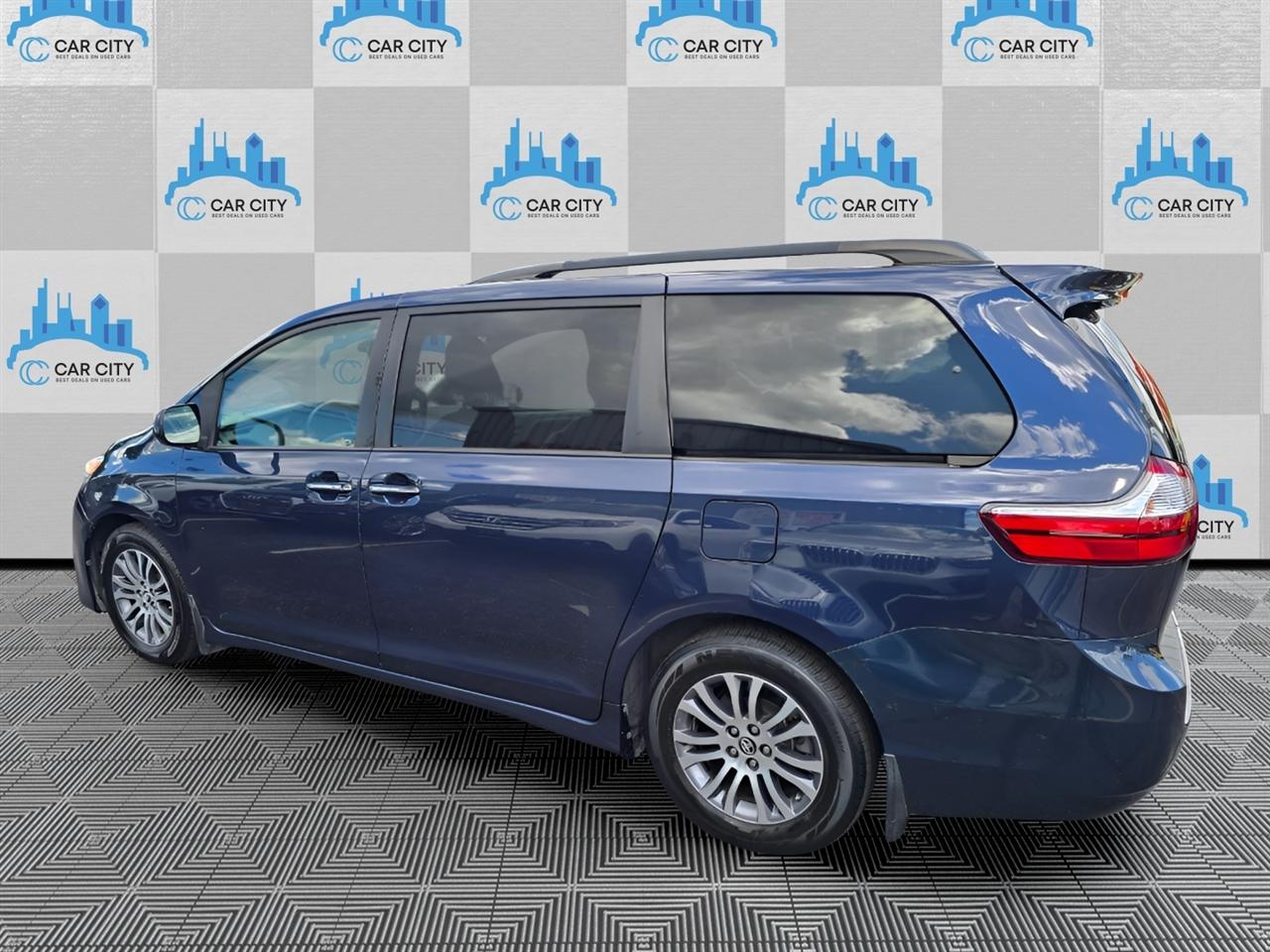 Toyota Sienna Limited Premium 7-Passenger 2018