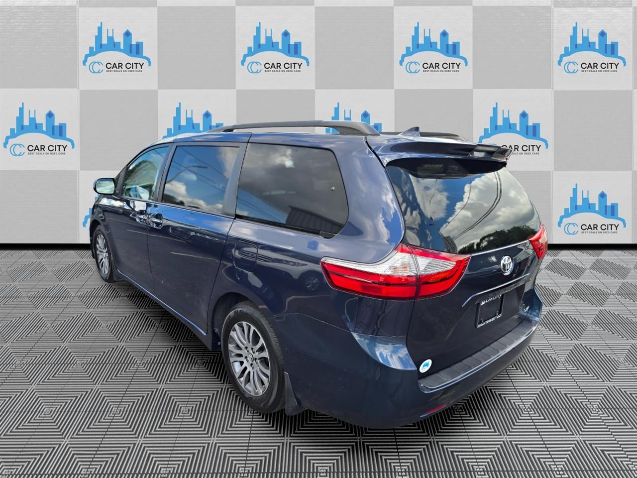 Toyota Sienna Limited Premium 7-Passenger 2018
