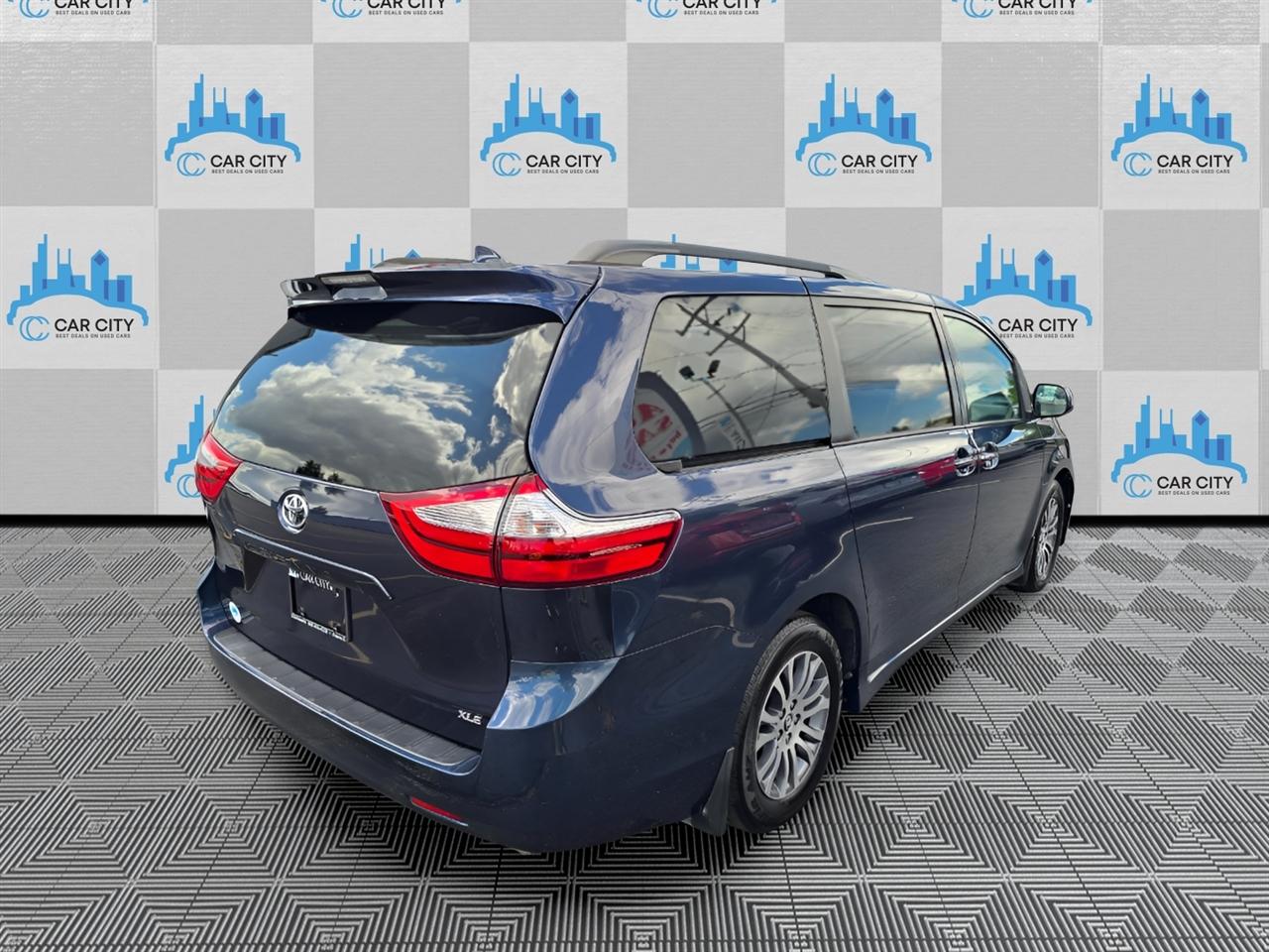Toyota Sienna Limited Premium 7-Passenger 2018