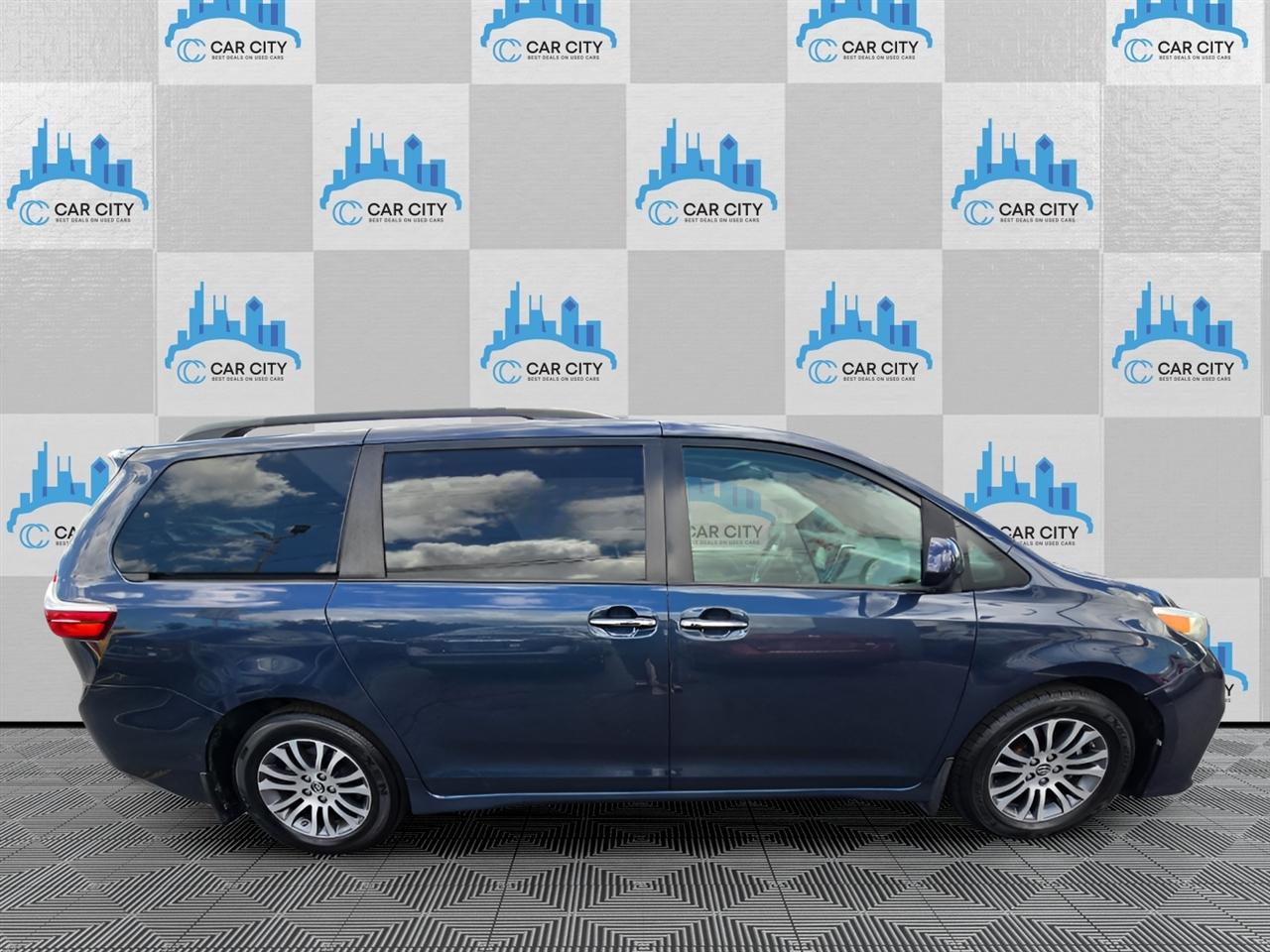 Toyota Sienna Limited Premium 7-Passenger 2018