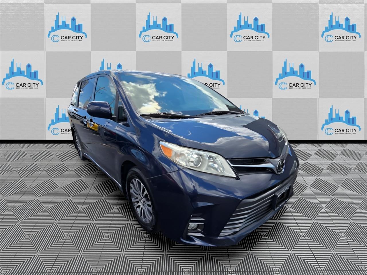 Toyota Sienna Limited Premium 7-Passenger 2018