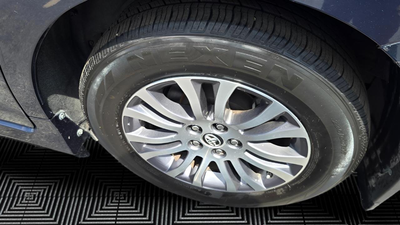 Toyota Sienna Limited Premium 7-Passenger 2018