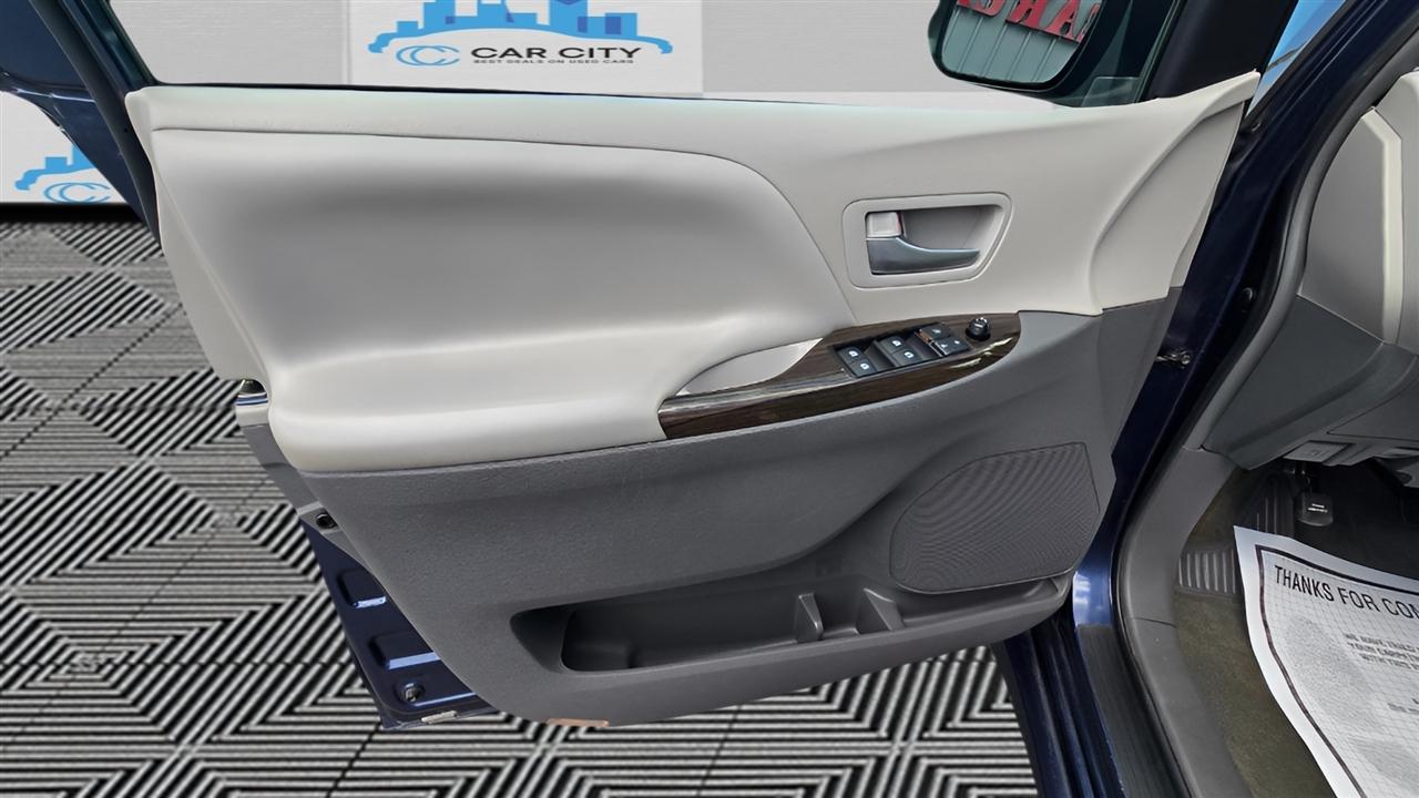 Toyota Sienna Limited Premium 7-Passenger 2018